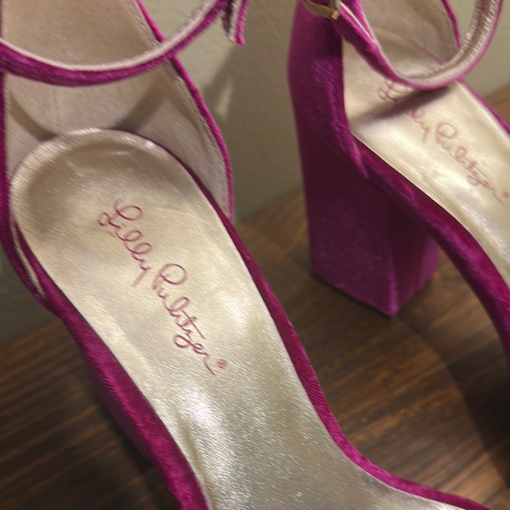 Like New! Lily Pulitzer Sz 9 - Elegant Velvet Ankle Strap Heels - Pink Fuchsia - Picture 3 of 6